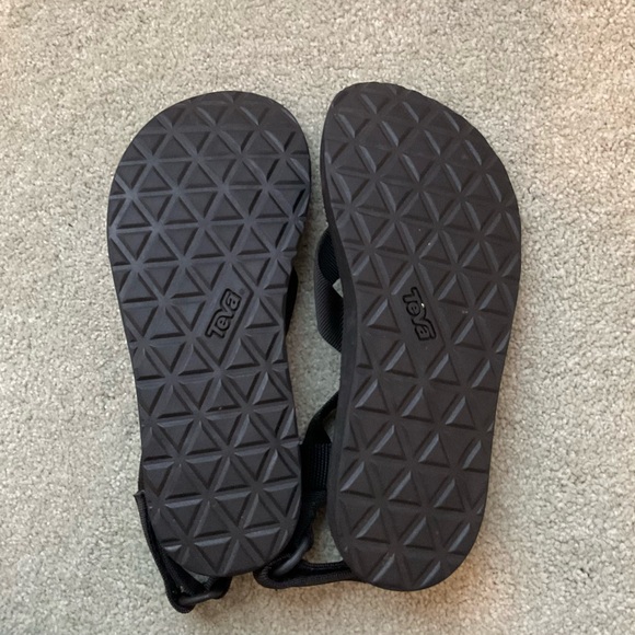 Teva Black Adjustable Sandals, like new condition, Size 7 - Picture 3 of 4
